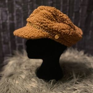SHEIN Teddy Fleece Newsboy Cap w/Chain Retro Cabbie Hat